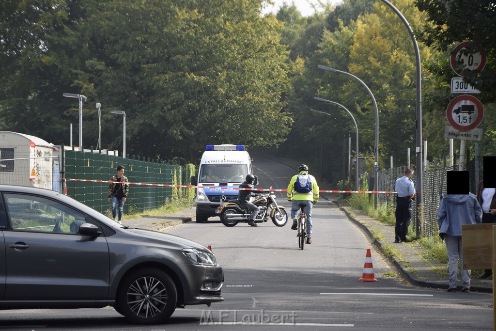 Schwerer Krad PKW Unfall Koeln Muelheim Am Springborn Cottbuserstr P044.JPG - Miklos Laubert